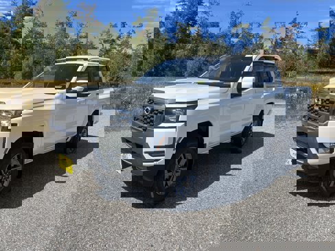 New 2025 Nissan Frontier SV w/ SV Convenience Package image 9
