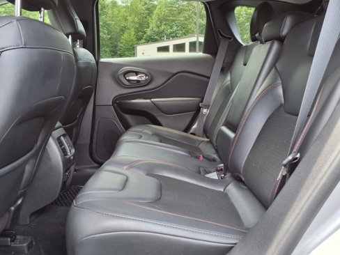 Used 2021 Jeep Cherokee Trailhawk image 8