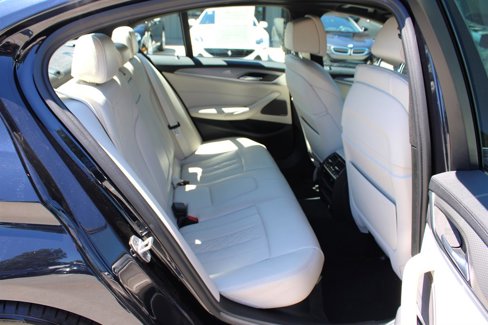 Used 2018 BMW M550i xDrive image 25