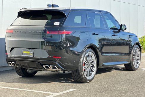 Used 2025 Land Rover Range Rover Sport Dynamic SE image 5