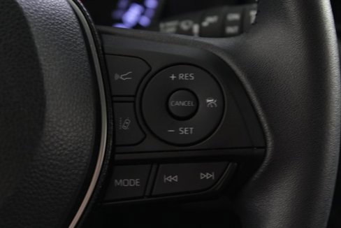 Used 2021 Toyota RAV4 XLE Premium image 18