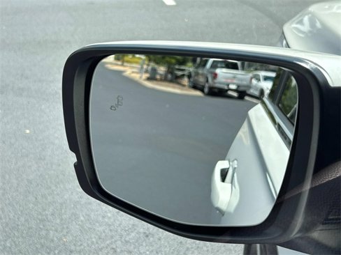Used 2025 Honda Pilot Touring image 16