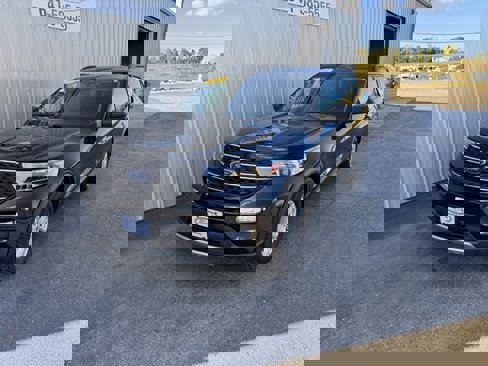 Used 2023 Ford Explorer XLT w/ Equipment Group 202A image 2