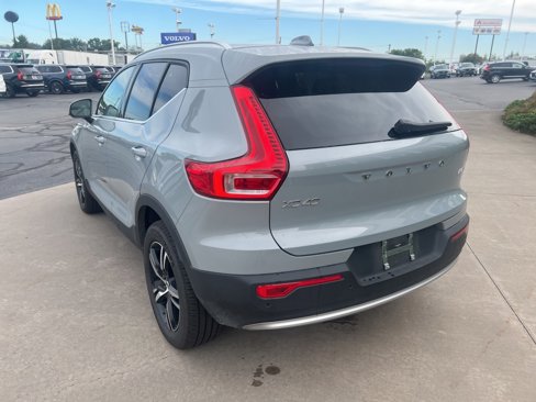 Used 2025 Volvo XC40 B5 Core image 3