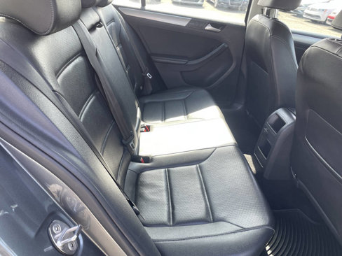 Used 2018 Volkswagen Jetta SE image 17