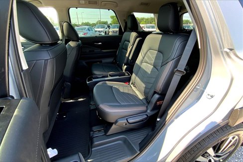 New 2025 Nissan Pathfinder Platinum image 11