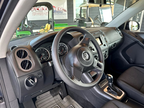 Used 2017 Volkswagen Tiguan S image 32
