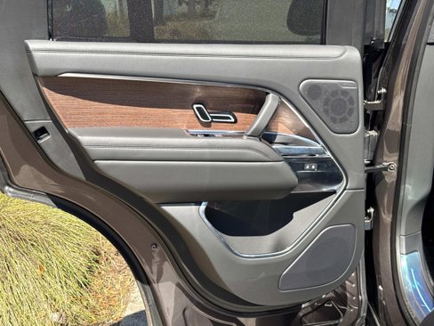 New 2025 Land Rover Range Rover SE image 12
