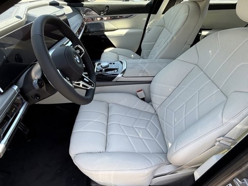 New 2026 BMW 740i w/ Executive Package image 19
