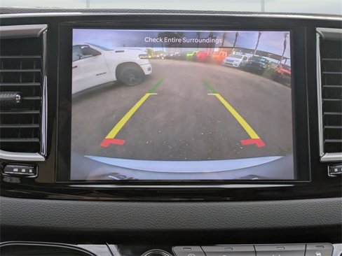 Used 2024 Chrysler Pacifica Touring-L image 21