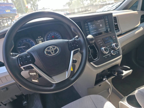 Used 2020 Toyota Sienna LE image 6