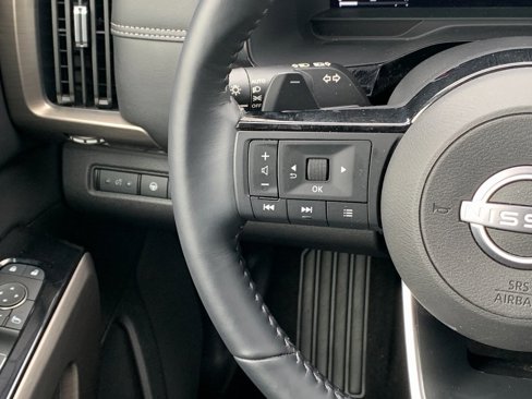Used 2024 Nissan Pathfinder Platinum image 15