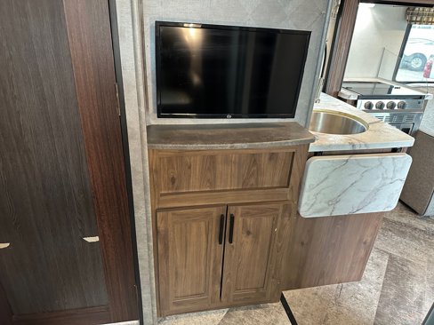 Used 2019 Ford E-450 and Econoline 450 Super Duty w/ Motorhome Prep Package image 35