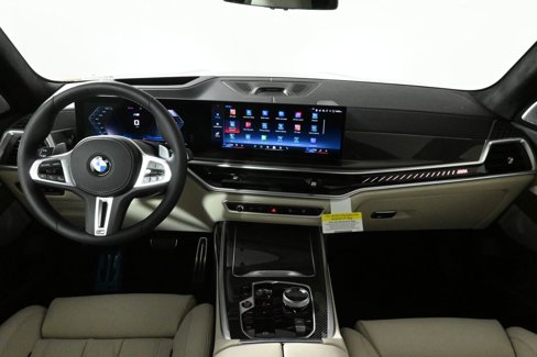 New 2026 BMW X7 M60i image 17