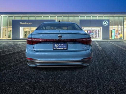 Certified 2025 Volkswagen Jetta SE image 5