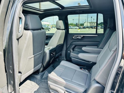 Used 2025 Chevrolet Suburban RST image 43