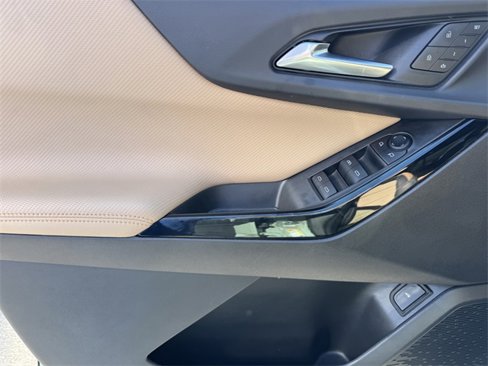 Used 2025 Chevrolet Equinox ACTIV w/ Safety and Technology Package image 11