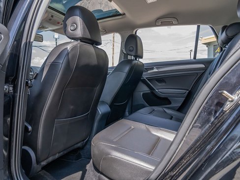 Used 2021 Volkswagen Golf 4-Door image 18