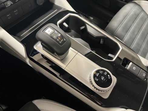 New 2025 Mitsubishi Outlander SE image 26