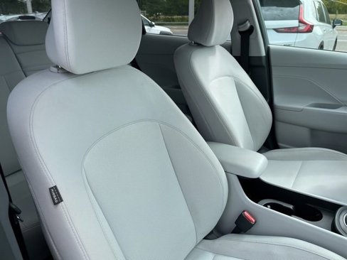 Used 2025 Hyundai Kona SEL image 11