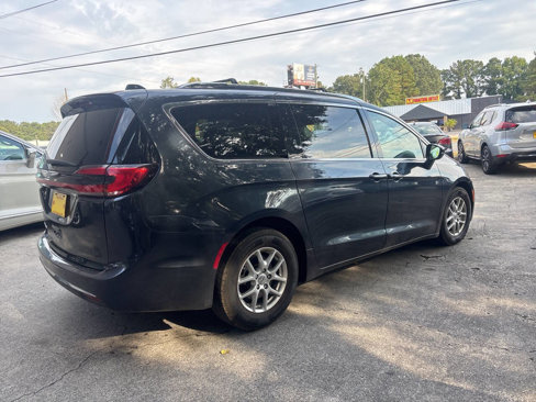 Used 2021 Chrysler Pacifica Touring-L image 5