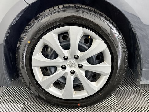 Used 2025 Toyota Corolla LE image 36
