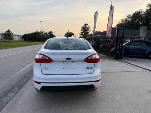 Used 2016 Ford Fiesta SE image 8