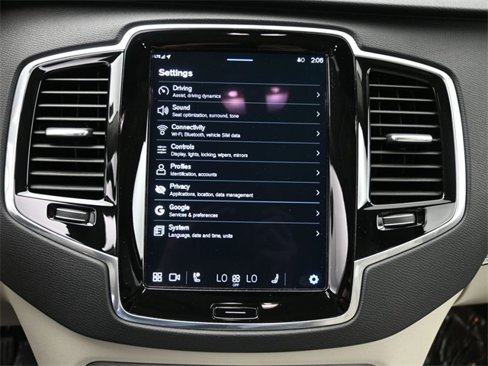 Used 2025 Volvo XC90 B6 Plus w/ Protection Package Premier image 15
