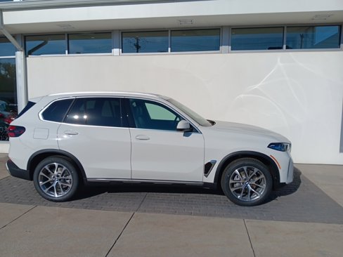 New 2026 BMW X5 xDrive40i w/ Climate Comfort Package image 4