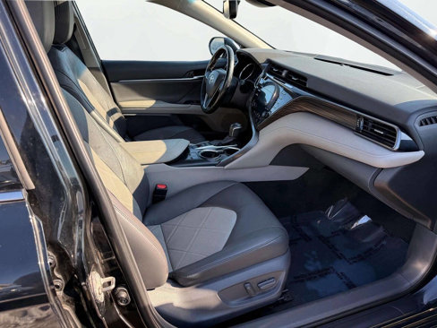 Used 2019 Toyota Camry XLE image 13
