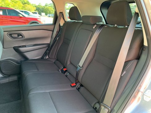 Used 2024 Nissan Rogue S image 18