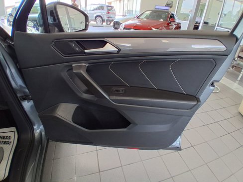 Used 2022 Volkswagen Tiguan SE image 23