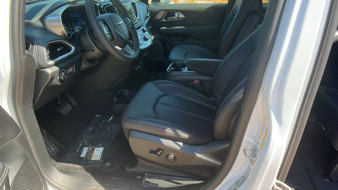 New 2026 Chrysler Pacifica Select image 17
