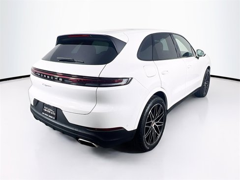 Used 2025 Porsche Cayenne image 9