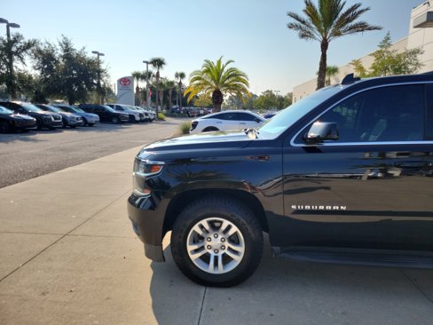 Used 2018 Chevrolet Suburban LT image 2
