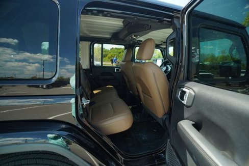 Used 2020 Jeep Wrangler Unlimited Sahara image 19