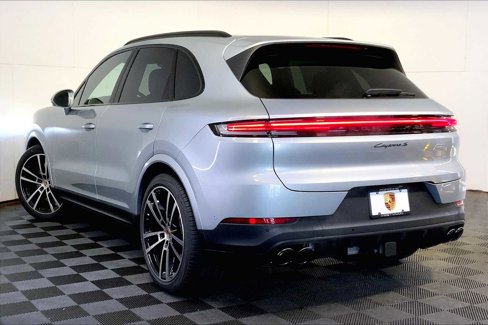 New 2026 Porsche Cayenne image 3
