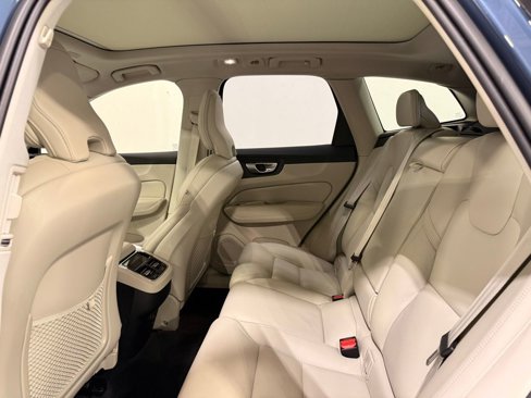 Used 2024 Volvo XC60 B5 Ultimate w/ Protection Package Premier image 21
