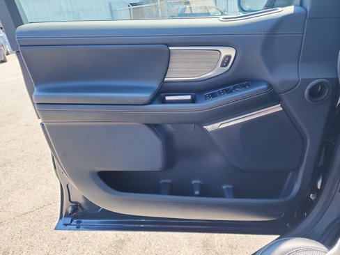 New 2025 Ford Expedition Platinum image 11