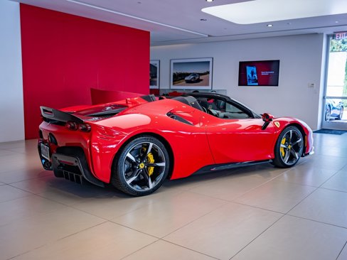 Used 2023 Ferrari SF90 Spider image 6