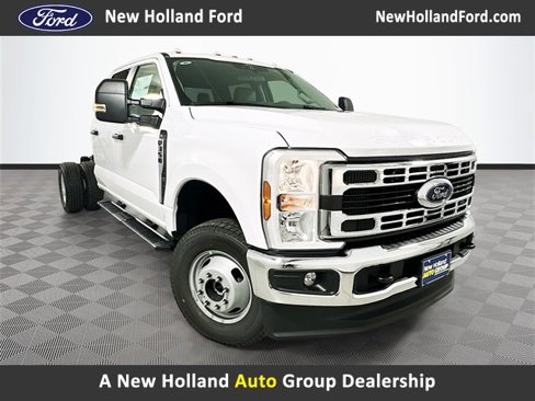New 2026 Ford F350 4x4 Crew Cab DRW Super Duty image 1