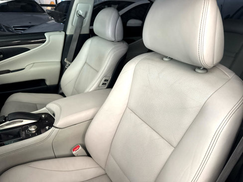 Used 2016 Lexus LS 460 w/ Comfort Package image 31