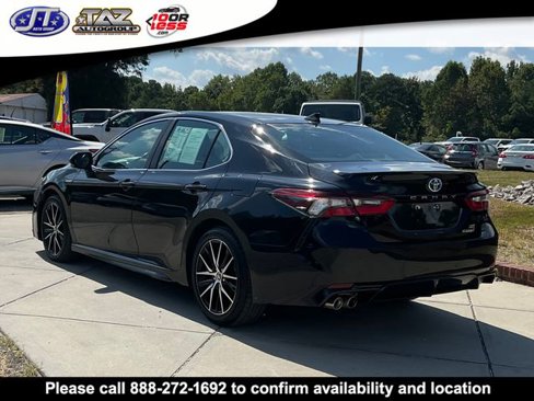 Used 2021 Toyota Camry SE w/ Cold Weather Package image 5