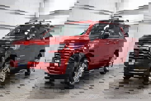 New 2026 Chevrolet Suburban Premier image 3