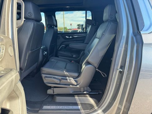 Used 2022 GMC Yukon XL Denali image 21