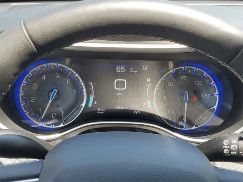 Used 2023 Chrysler Pacifica Touring-L image 17