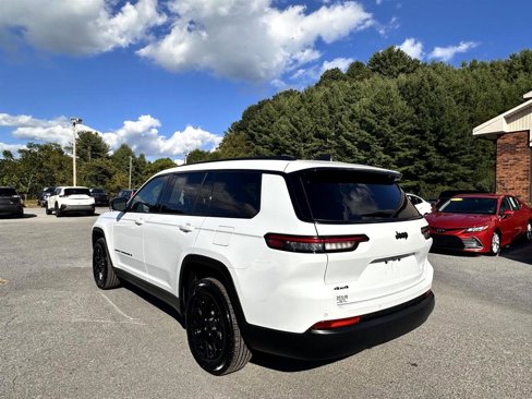 Used 2024 Jeep Grand Cherokee L Laredo image 8