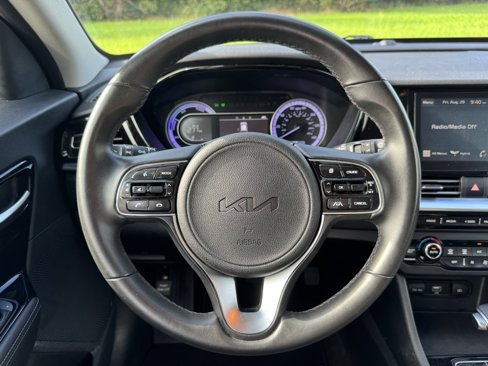 Used 2022 Kia Niro LXS image 14