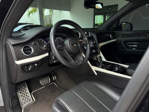 Used 2020 Bentley Bentayga Design Series image 22