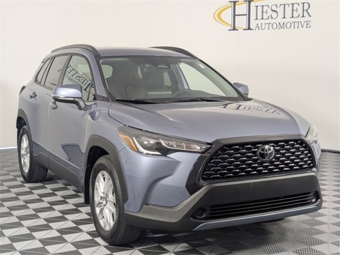 Used 2024 Toyota Corolla Cross LE image 2